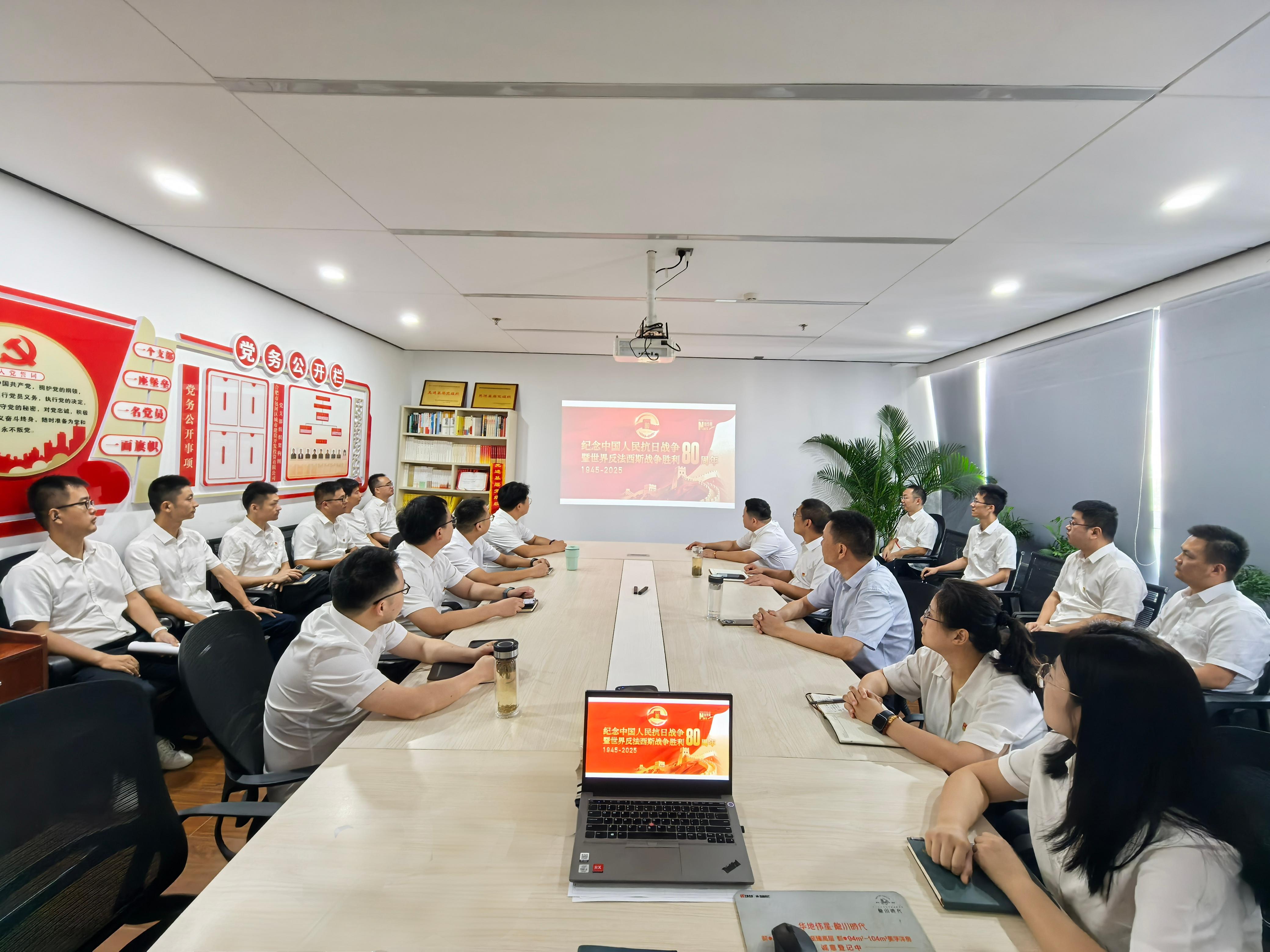 看阅兵 燃斗志 强继续